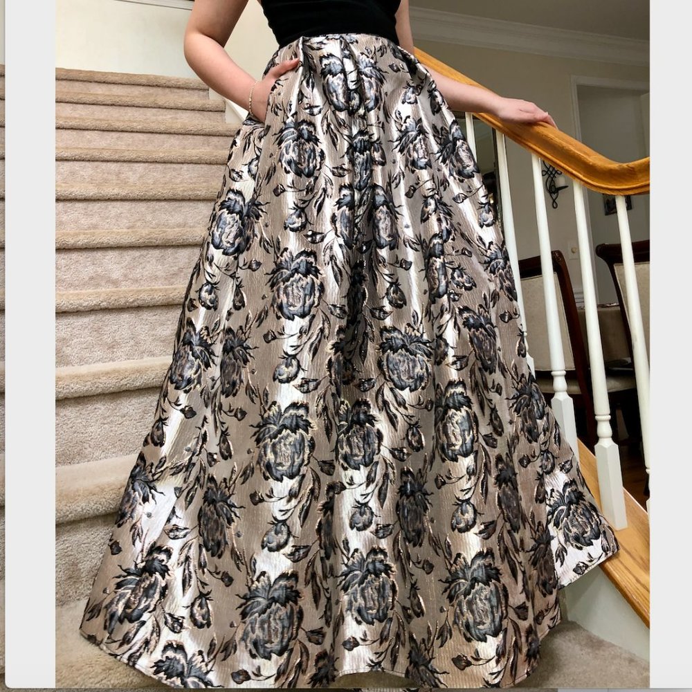 Juniors' Strappy-Back Gown